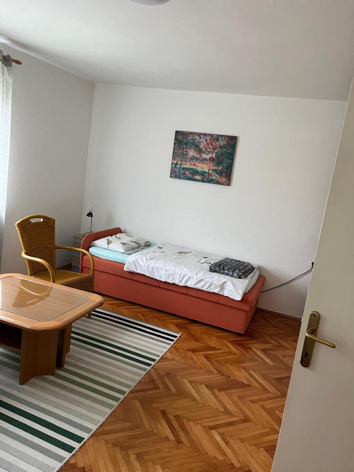 Apartman Ivka กอสปิช ภายนอก รูปภาพ