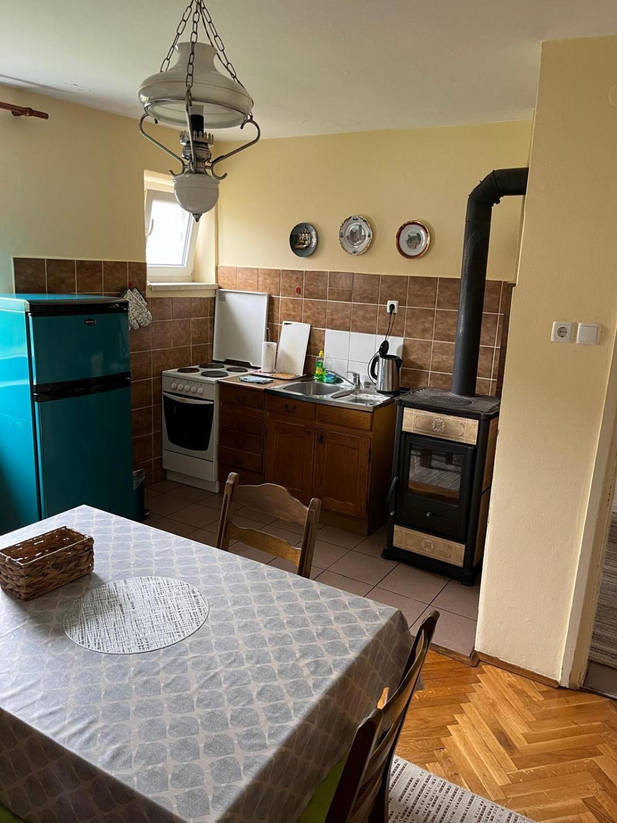 Apartman Ivka กอสปิช ภายนอก รูปภาพ