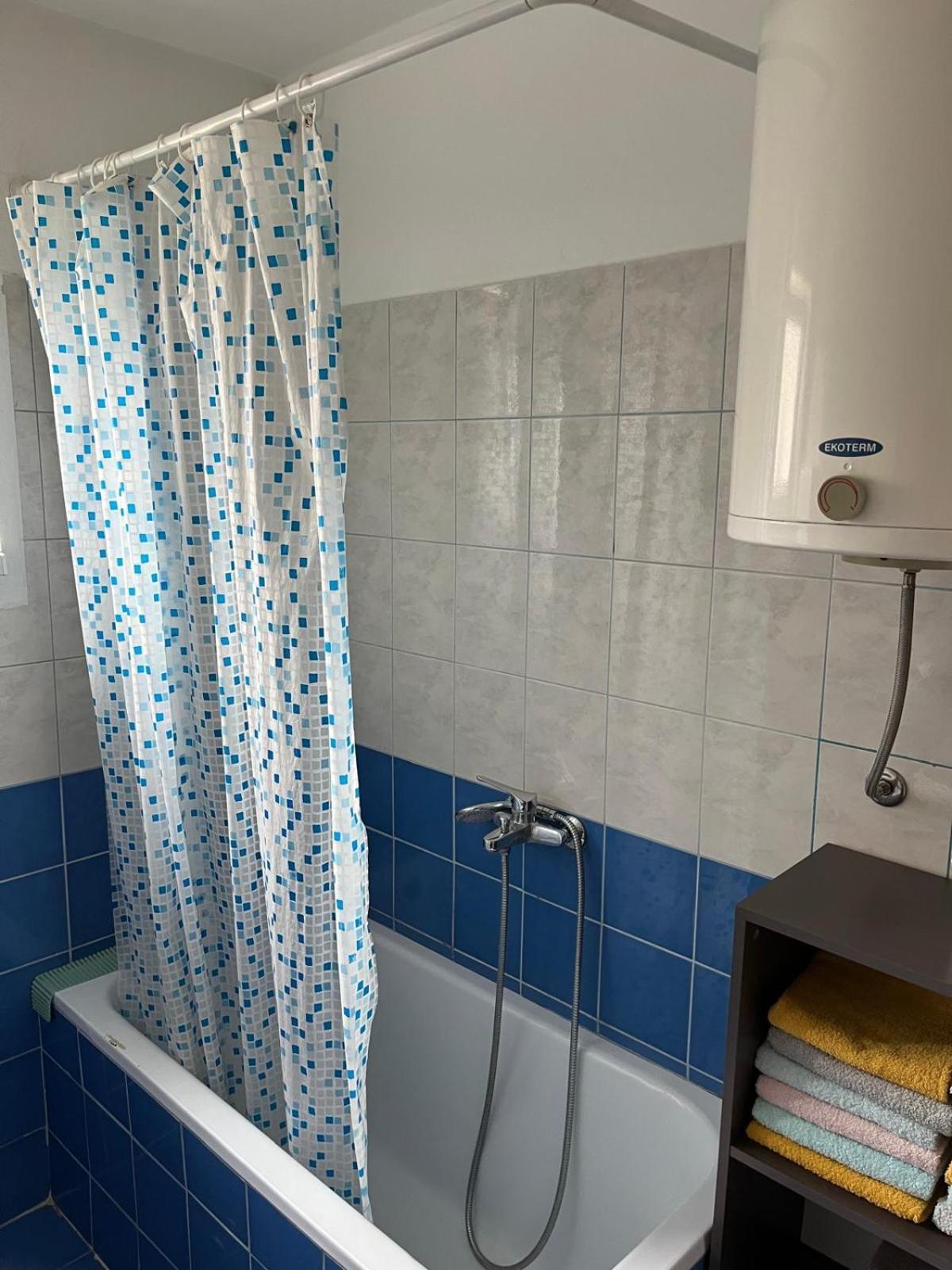 Apartman Ivka กอสปิช ภายนอก รูปภาพ
