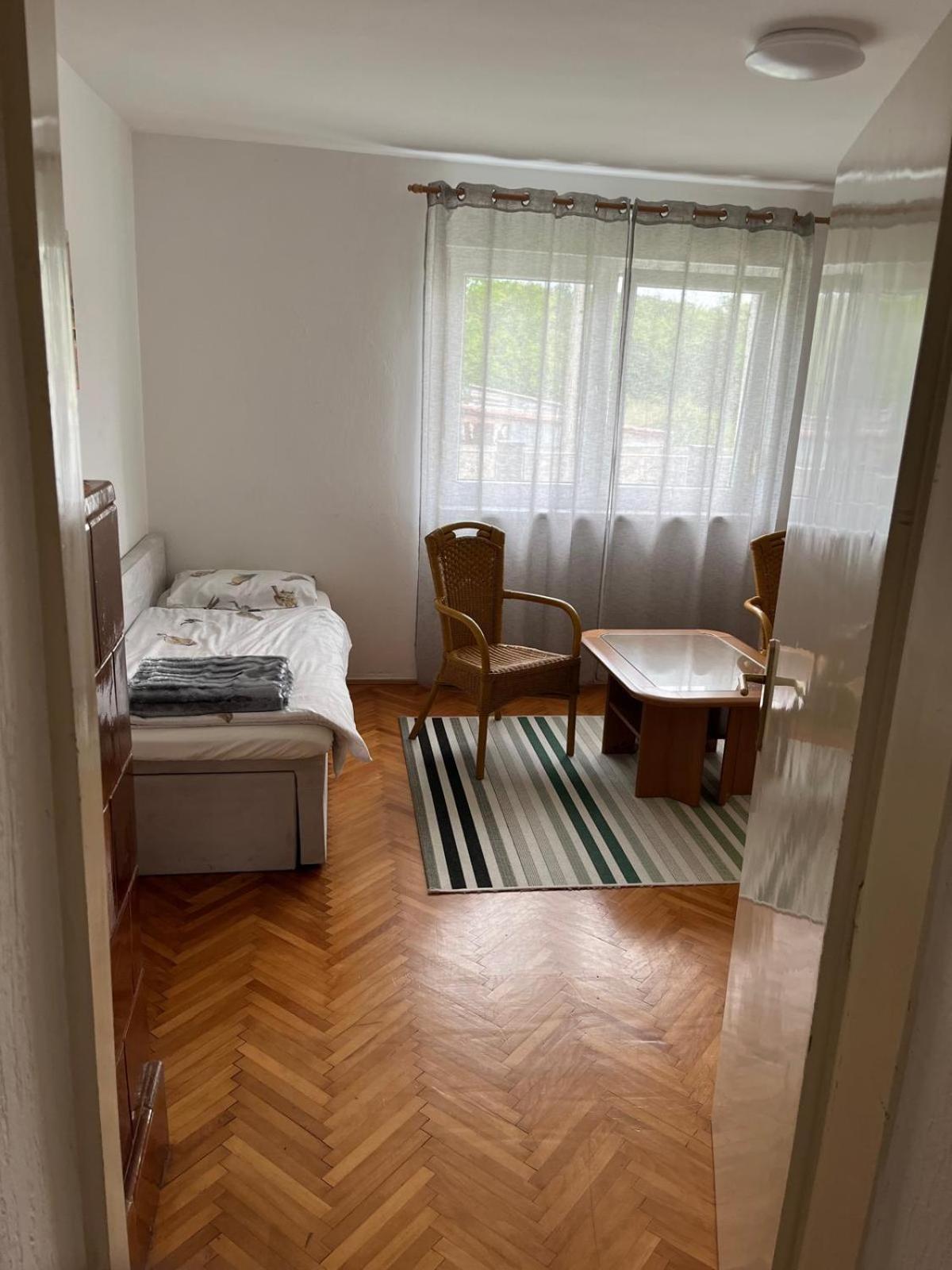 Apartman Ivka กอสปิช ภายนอก รูปภาพ