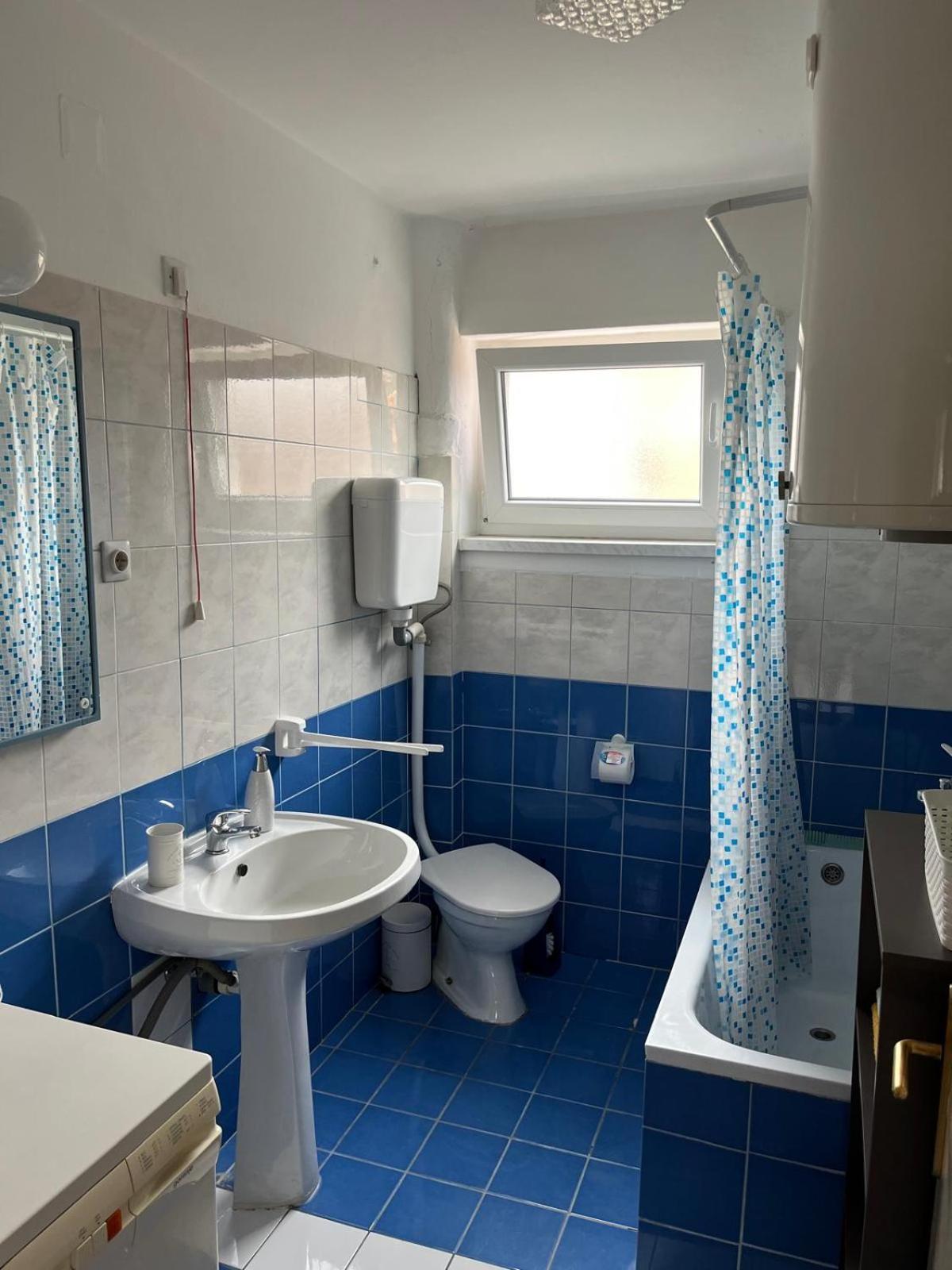 Apartman Ivka กอสปิช ภายนอก รูปภาพ