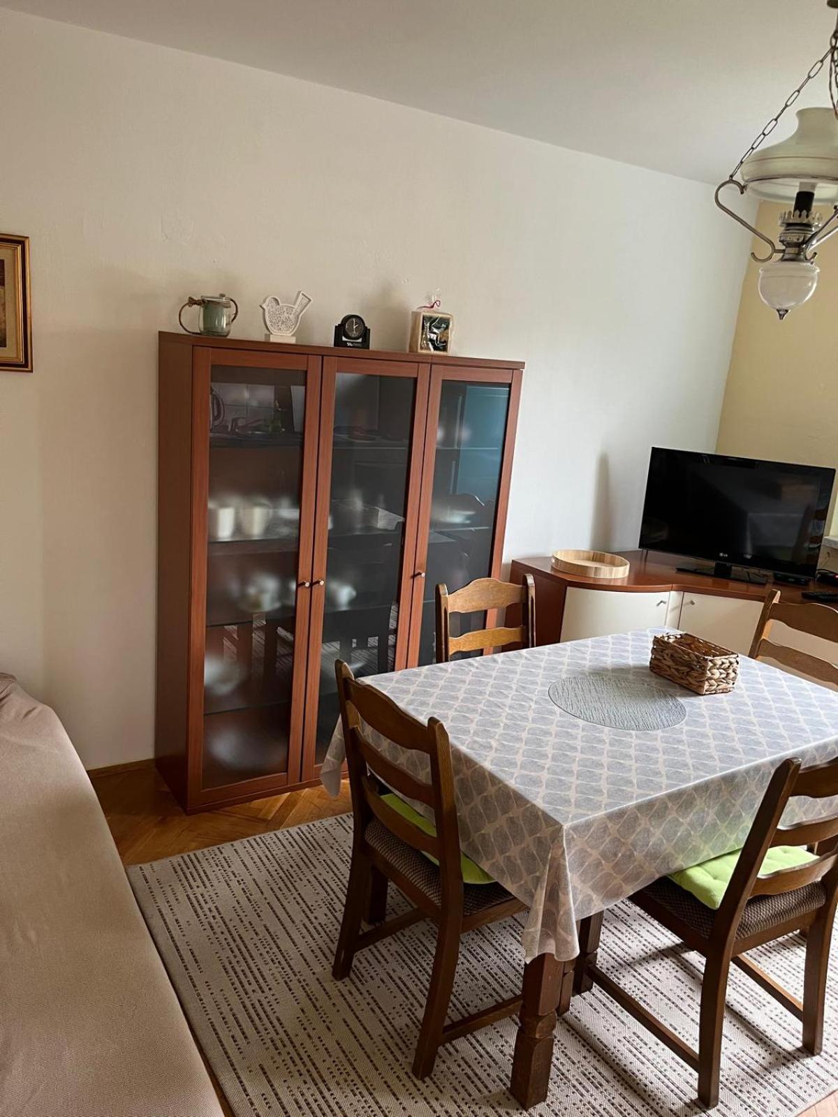 Apartman Ivka กอสปิช ภายนอก รูปภาพ